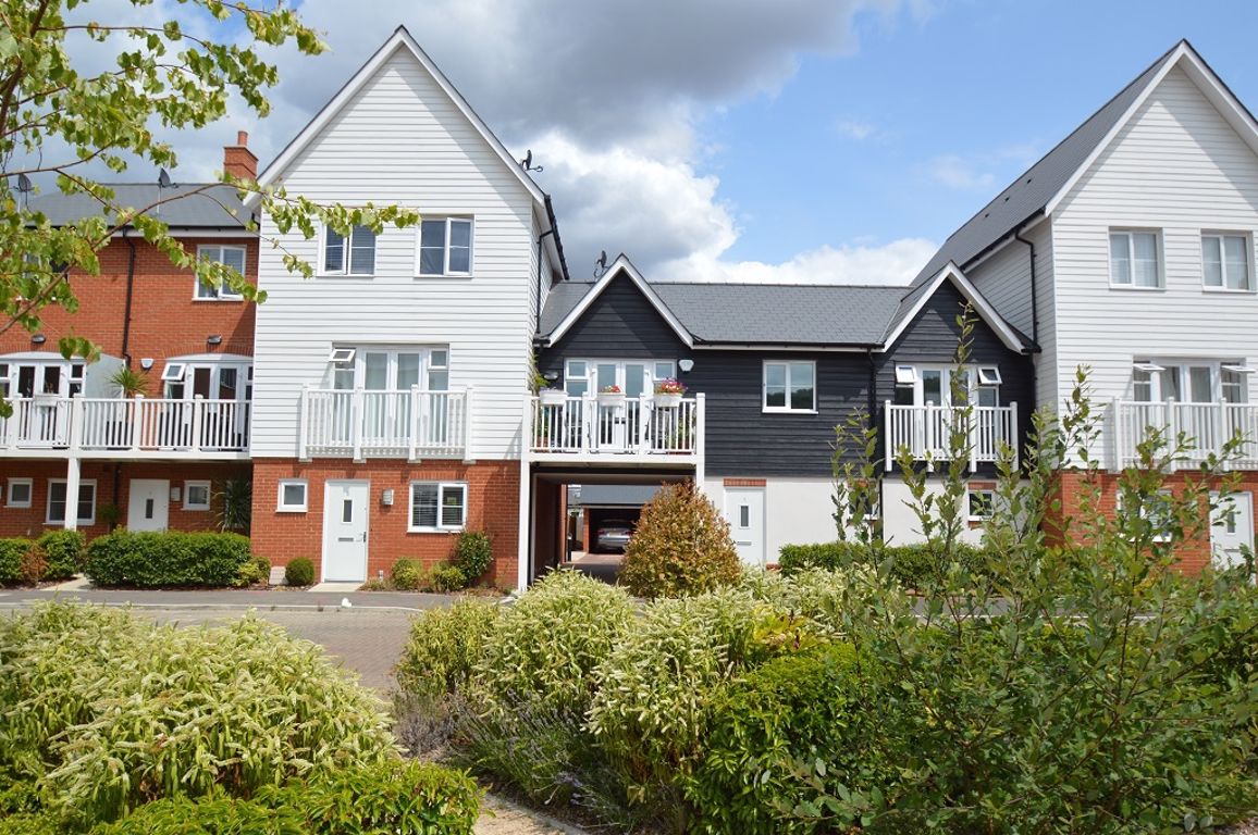 Free property report 7 Venics Way, High HP11 1LN Chimnie