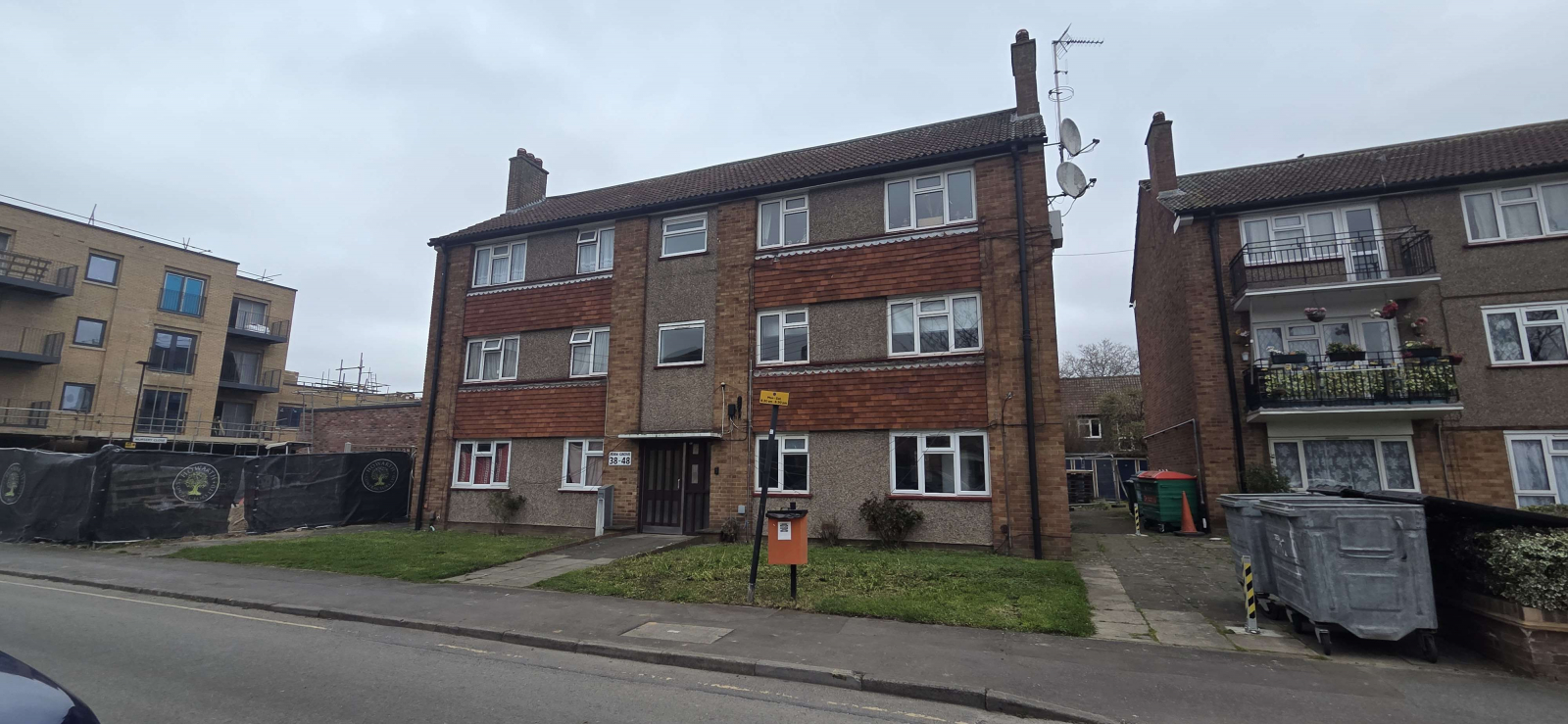 38, Fern Grove, Feltham photo 3