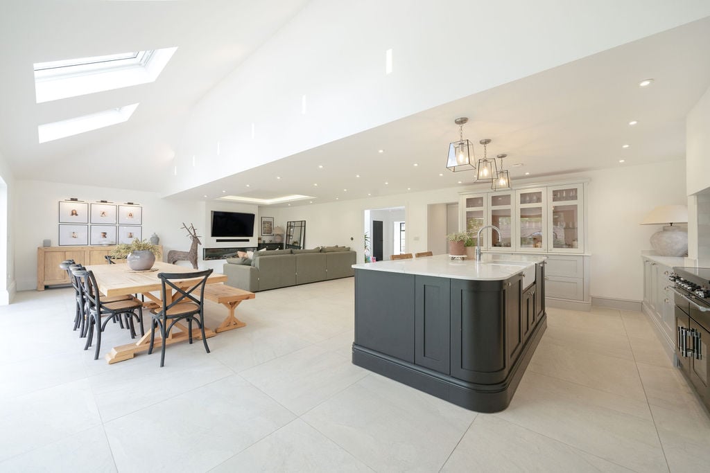 5 bedroom detached house for sale 0