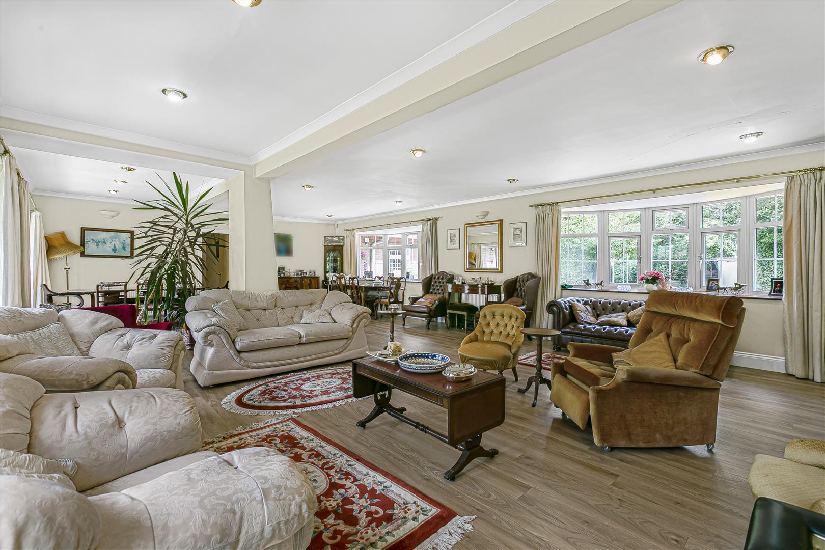 6 bedroom bungalow for sale 0