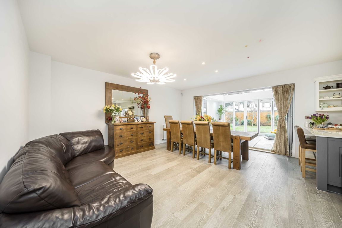 6 bedroom detached house for sale 0