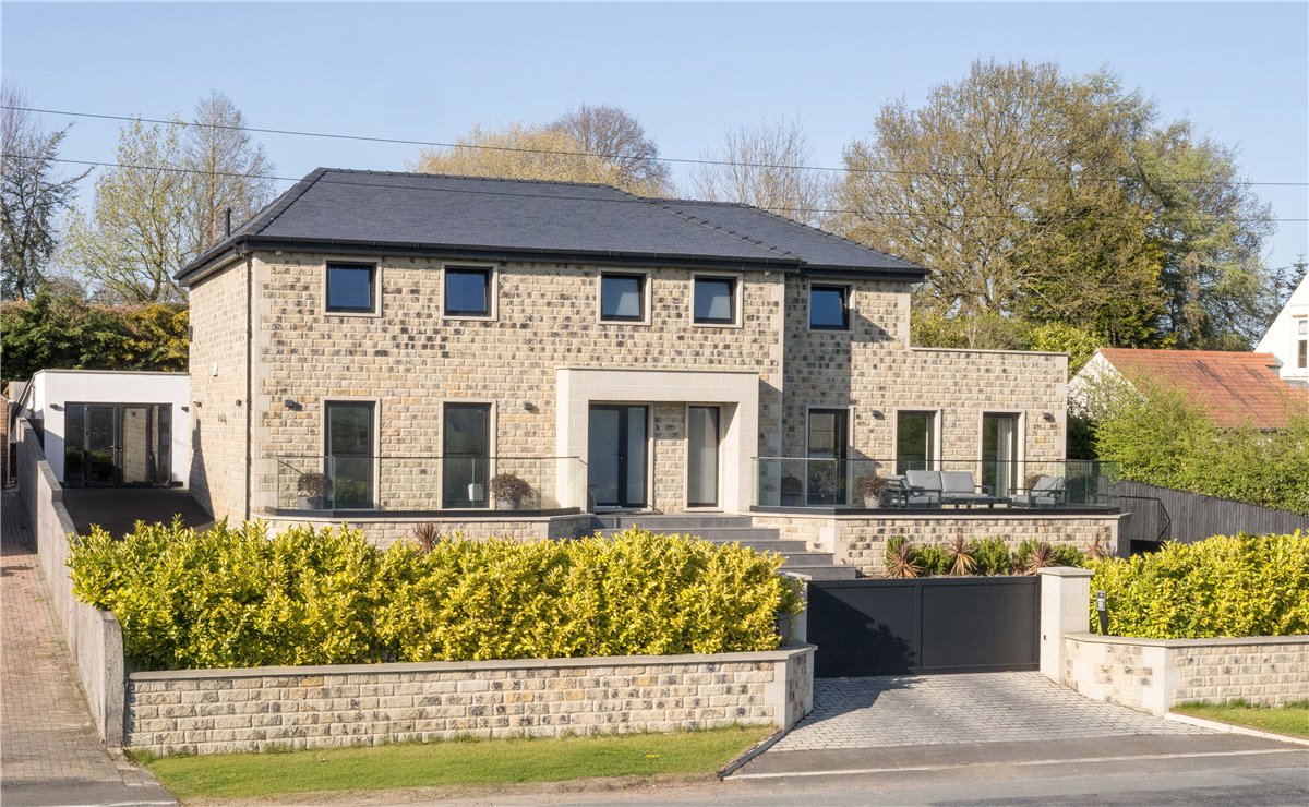 5 bedroom detached house for sale 0