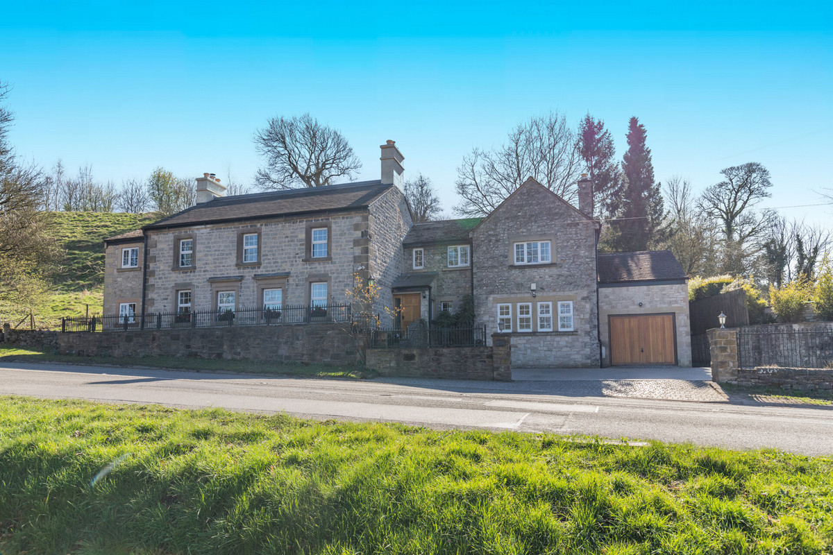 5 bedroom detached house for sale