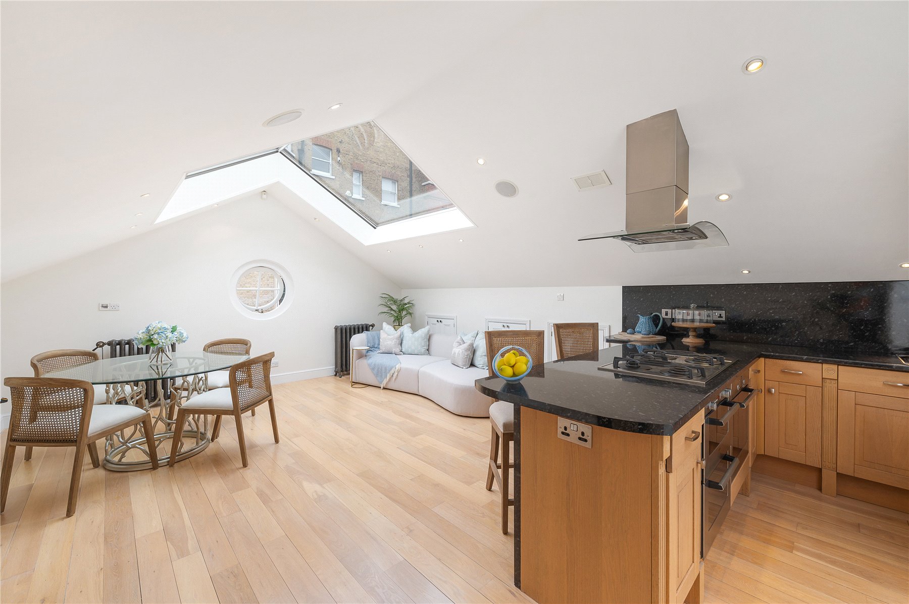 2 bedroom mews house for sale 0