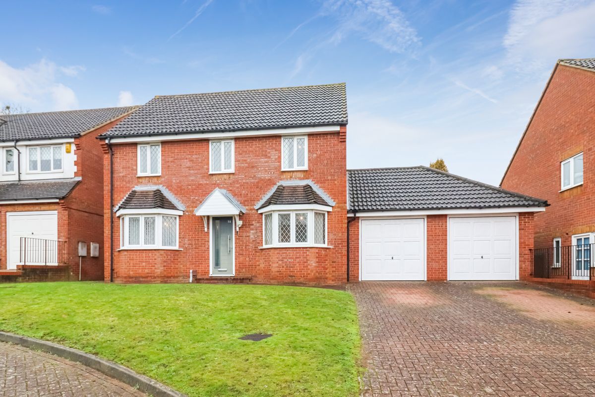 4 bedroom detached house for sale 0