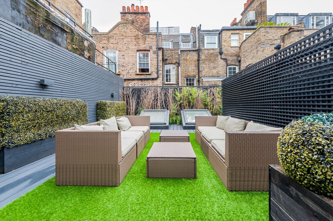 3 bedroom maisonette for sale 0