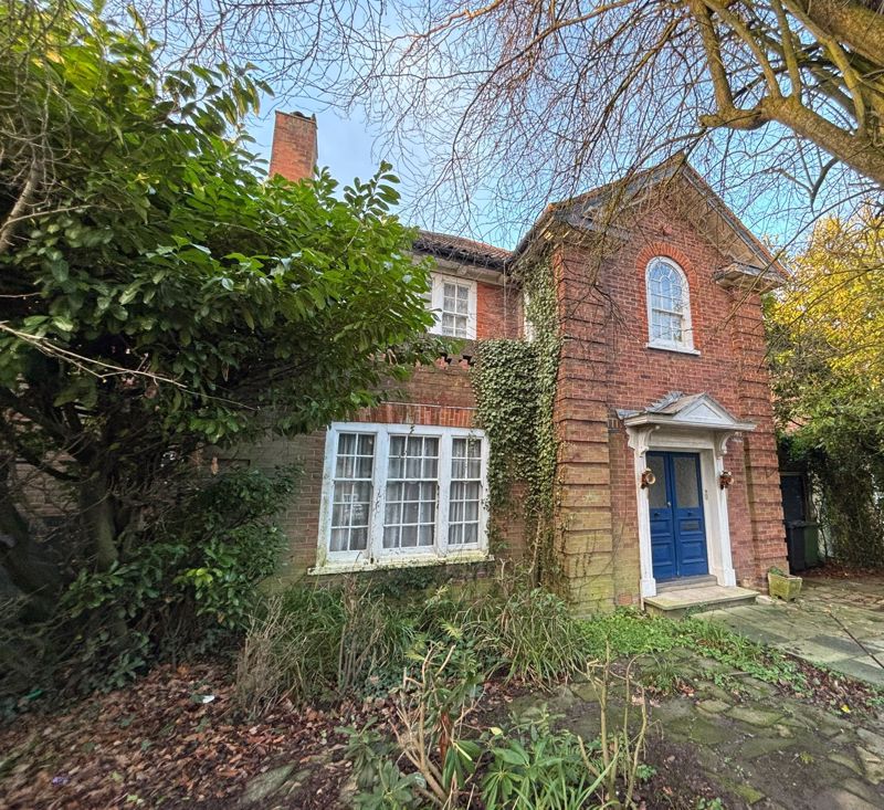 5 bedroom terraced house for sale
