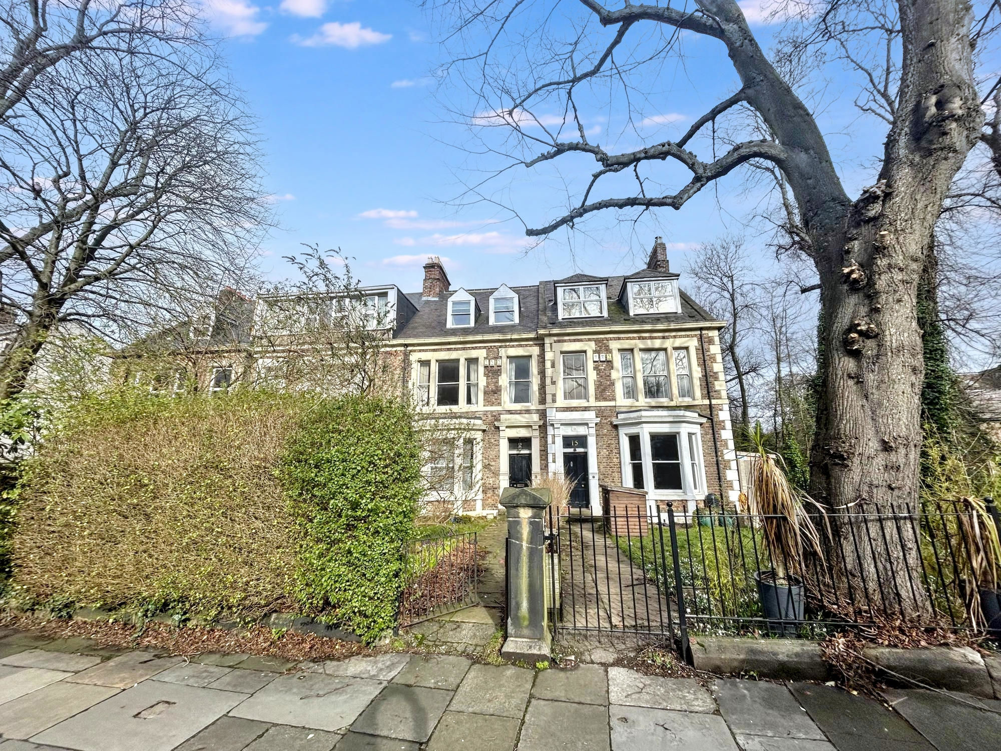 2 bed flat for sale