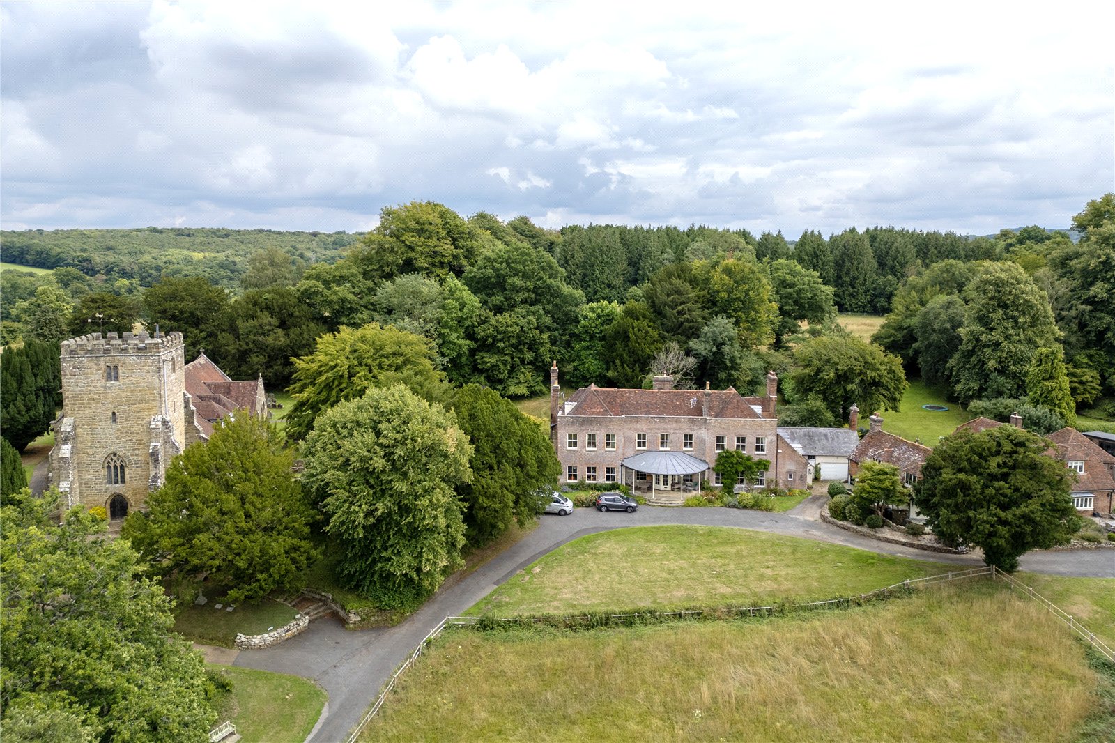 5 bedroom semi-detached house for sale 0