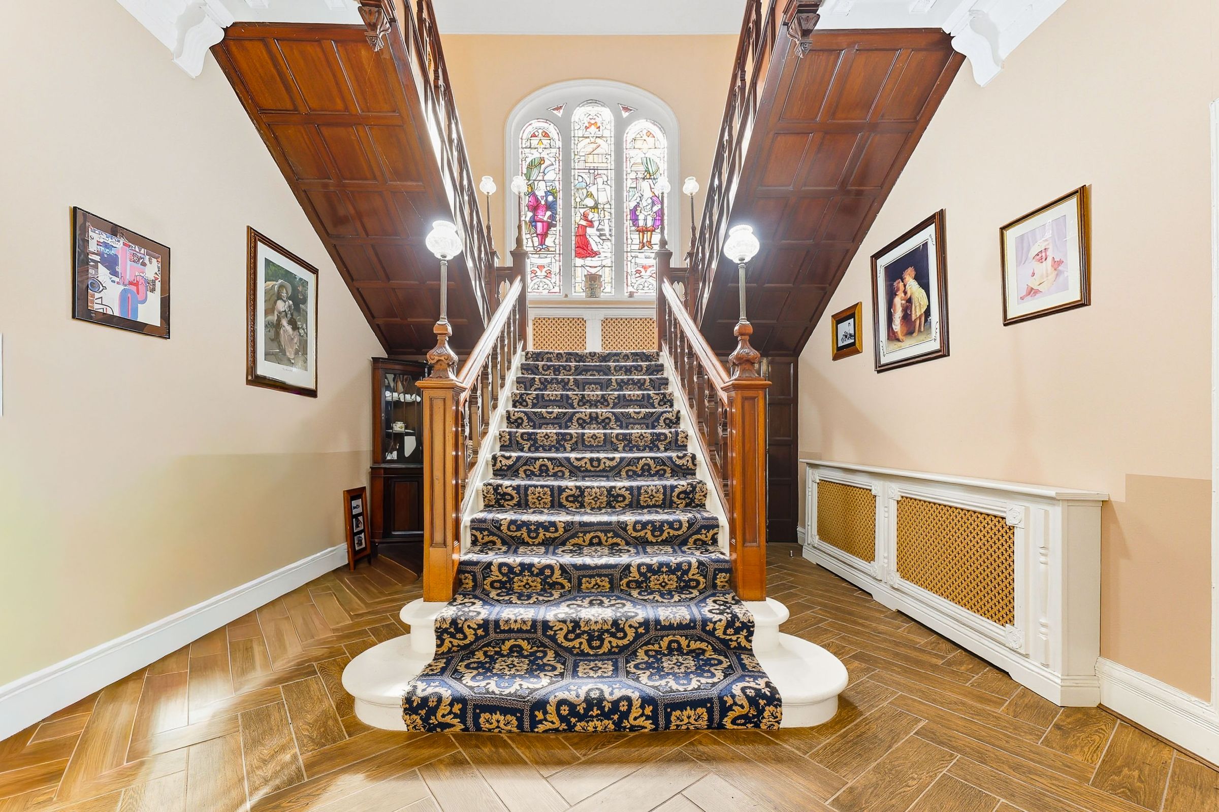 7 bedroom detached house for sale 0