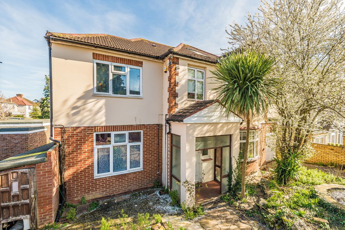 117, Wood Lane, Isleworth photo 4