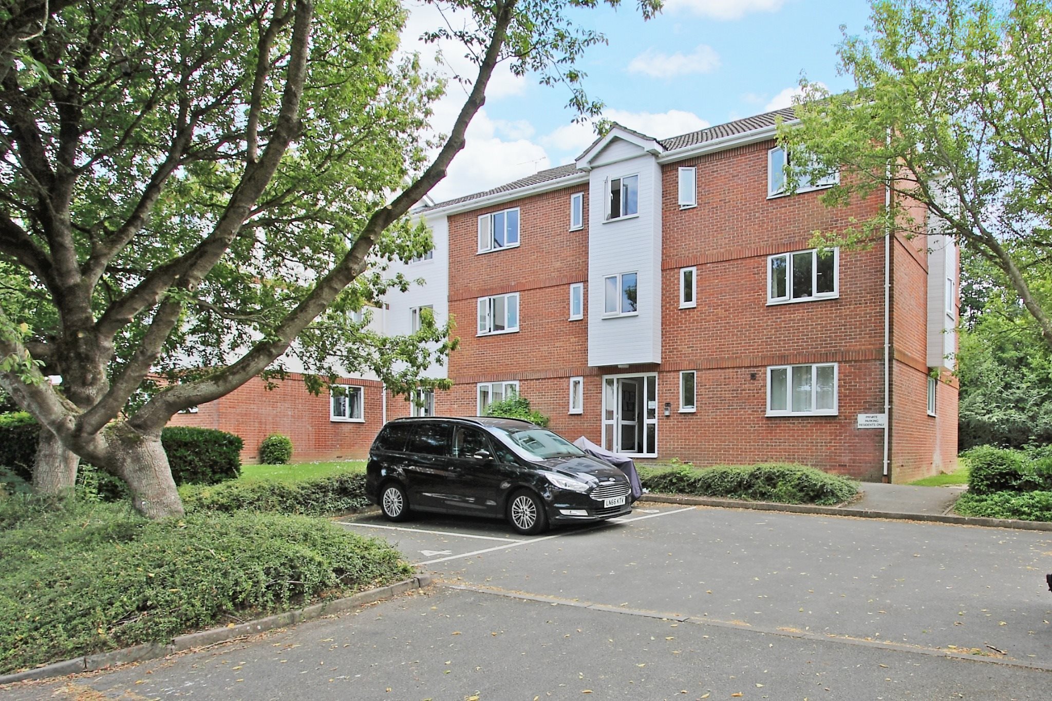 Longparish Court, Walled Meadow Andover photo 2