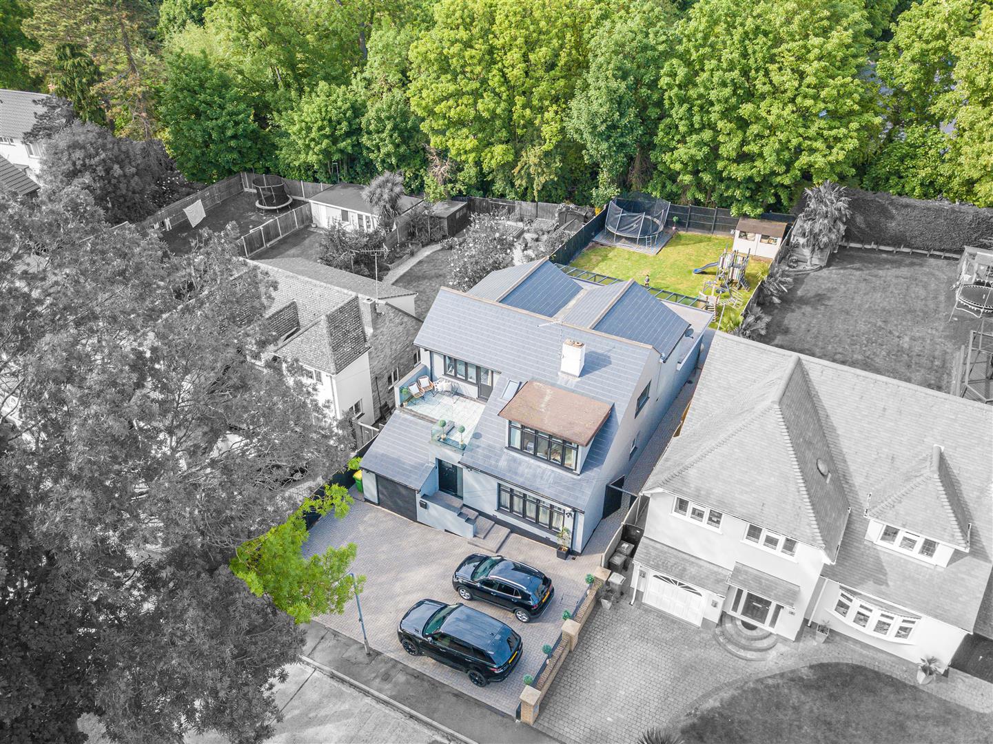 Photos of The Knoll, Rayleigh SS6 62107238 PrimeLocation