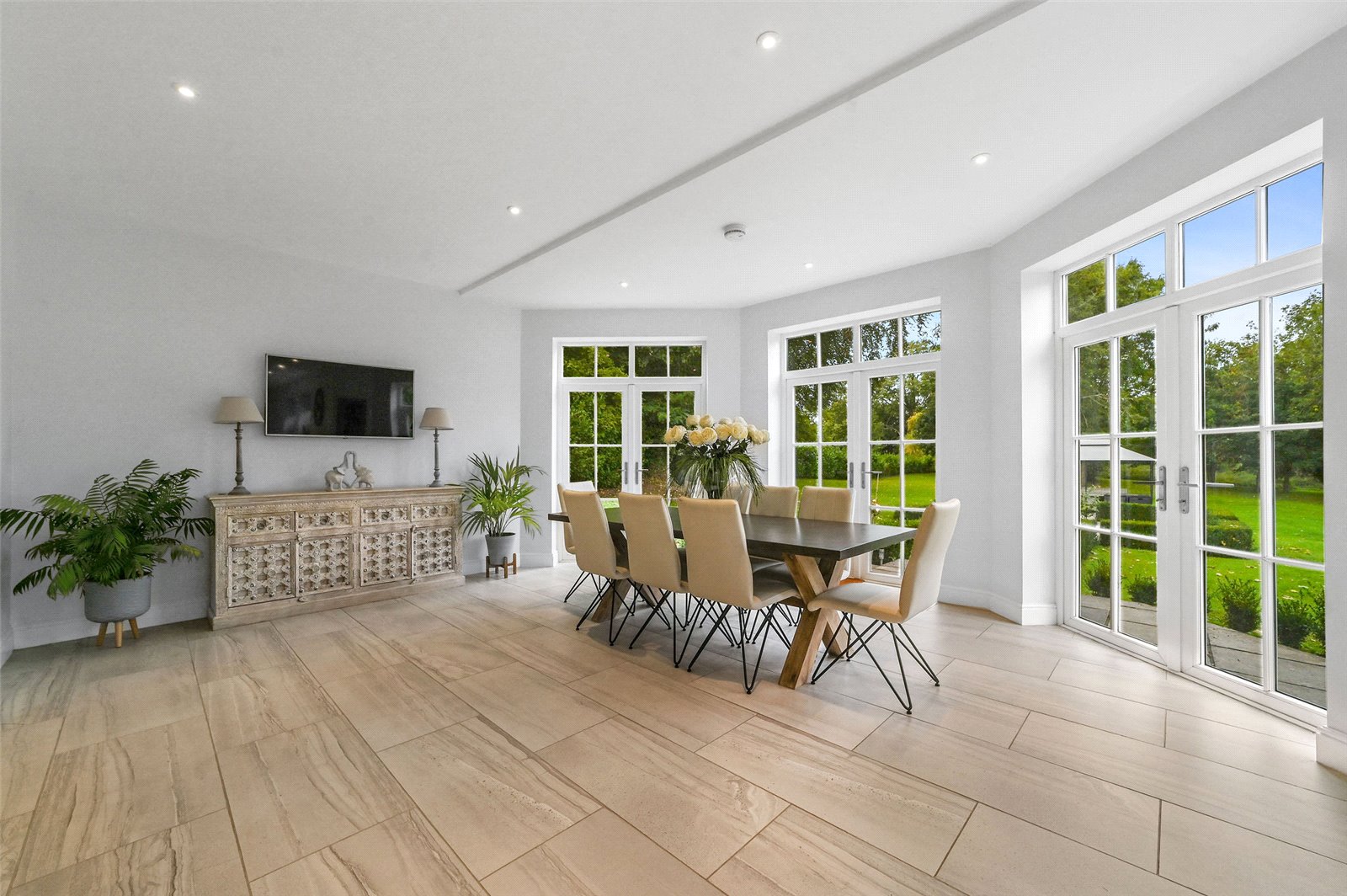 5 bedroom detached house for sale 0