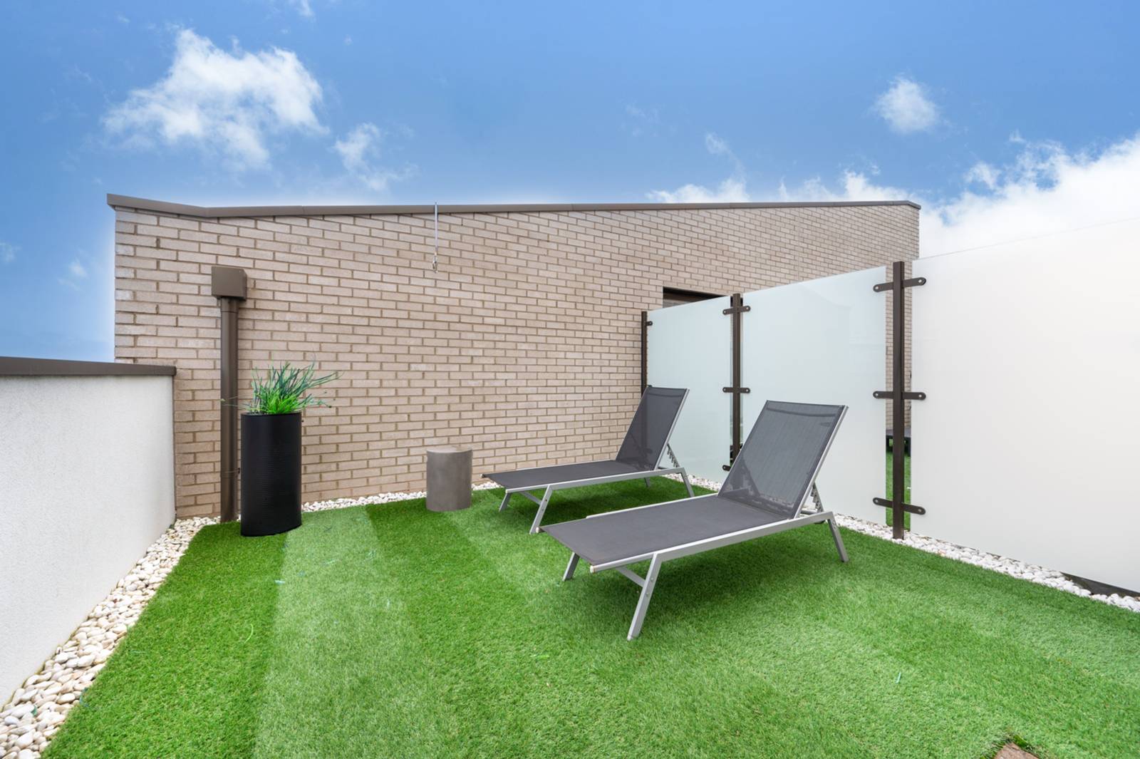 4 bedroom maisonette for sale 0