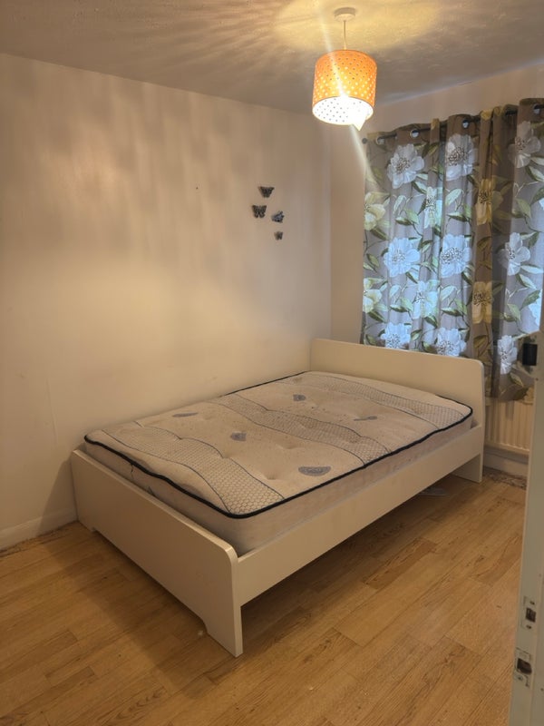 25, Dolphin Close, London photo 5