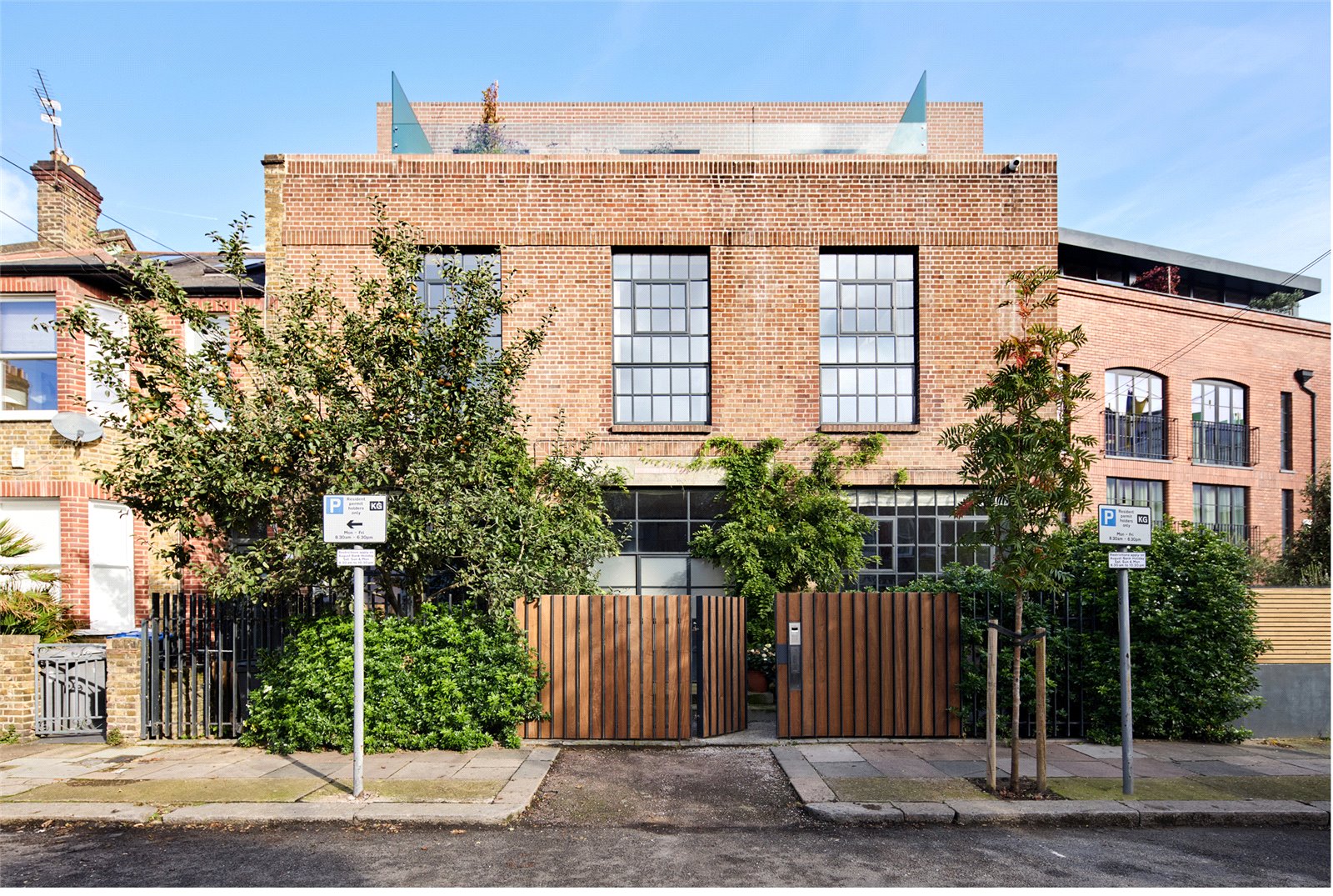 5 bedroom detached house for sale 0