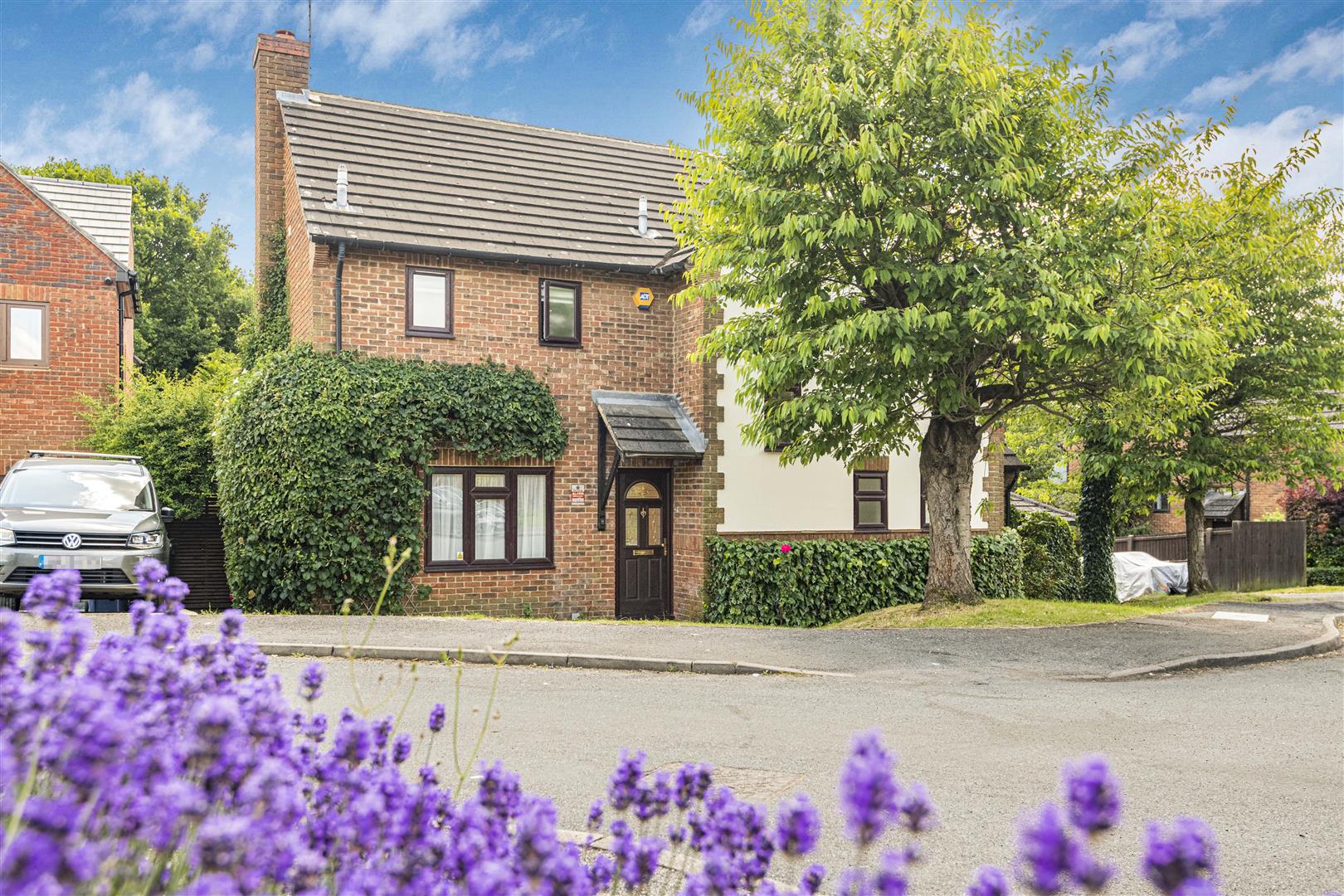 6 bedroom detached house for sale