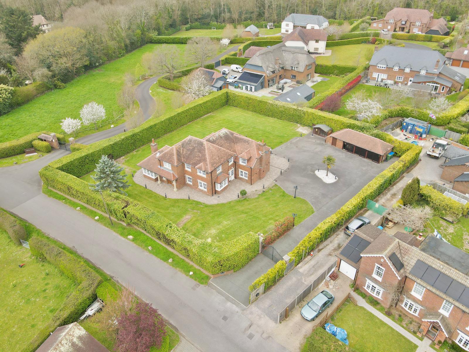 5 bedroom detached house for sale 0