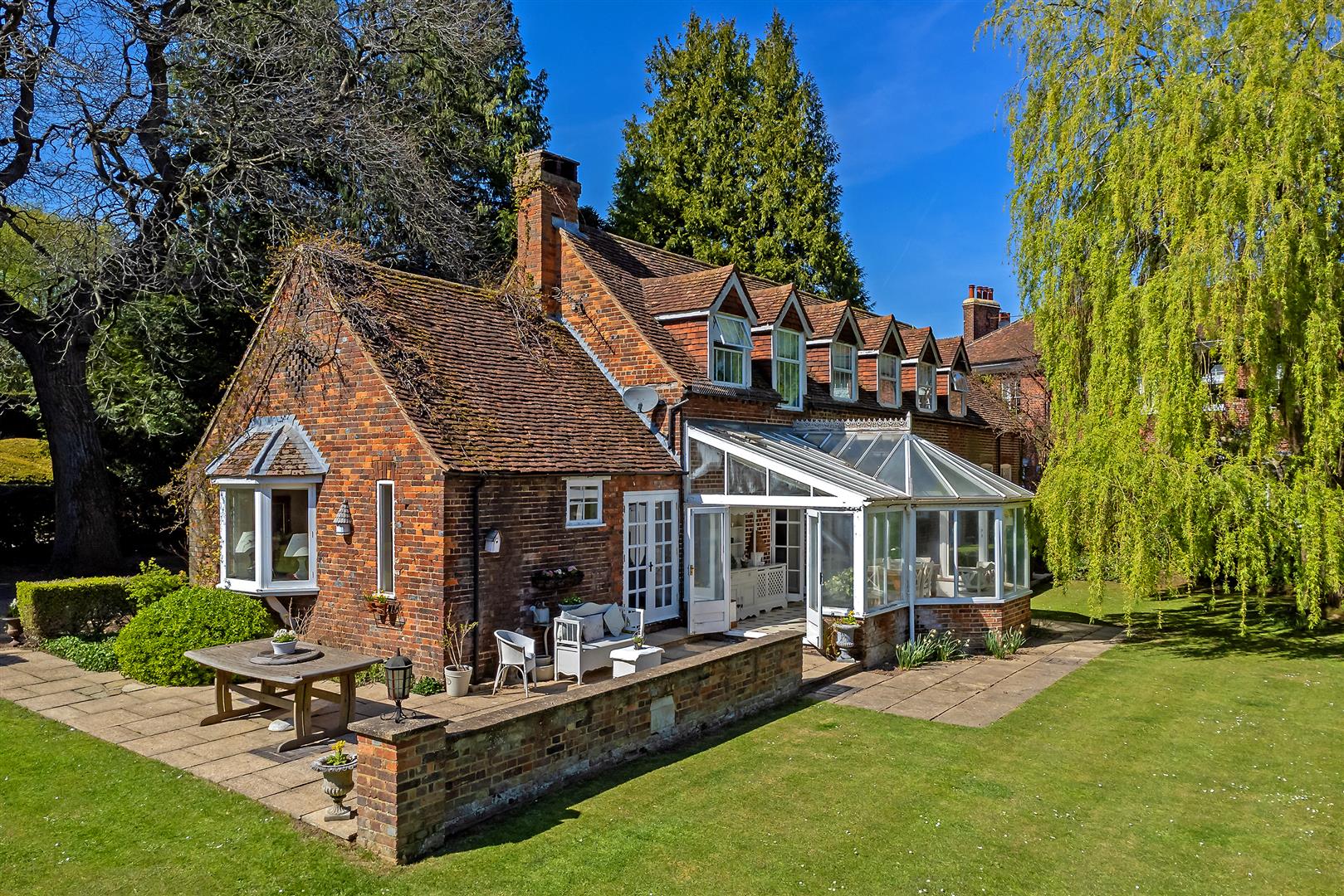 5 bedroom detached house for sale 0