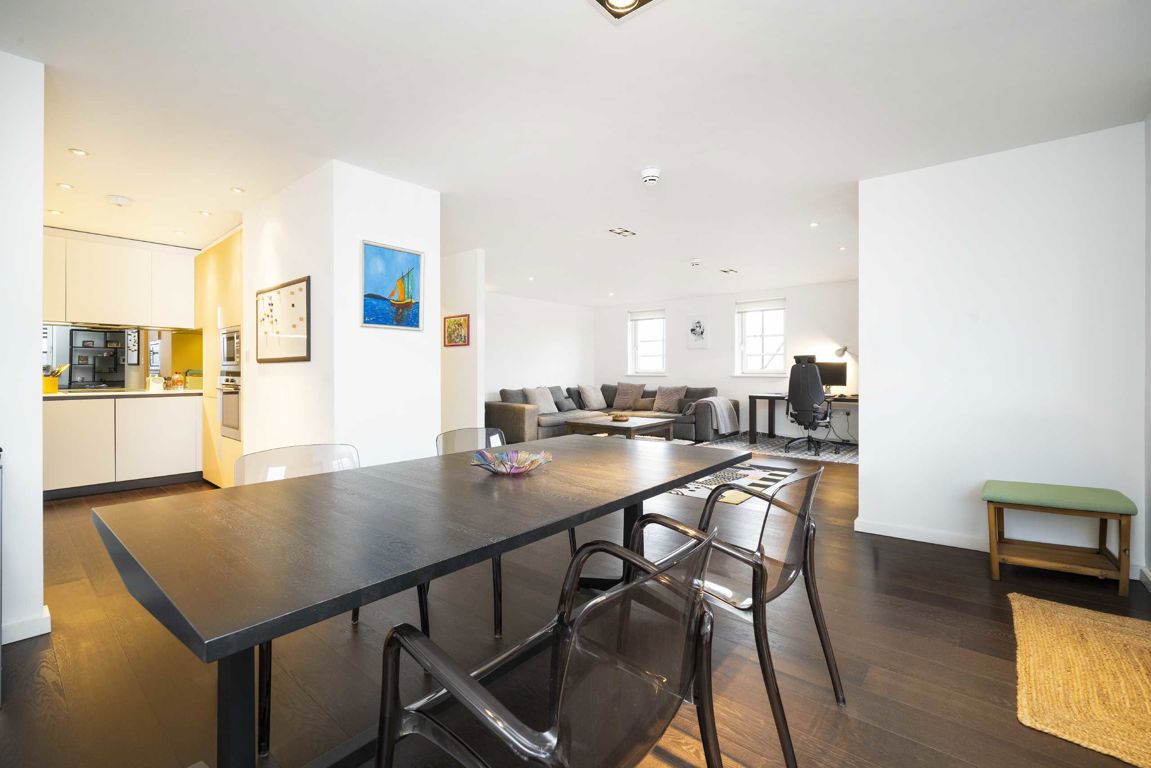 2 bedroom flat for sale 0