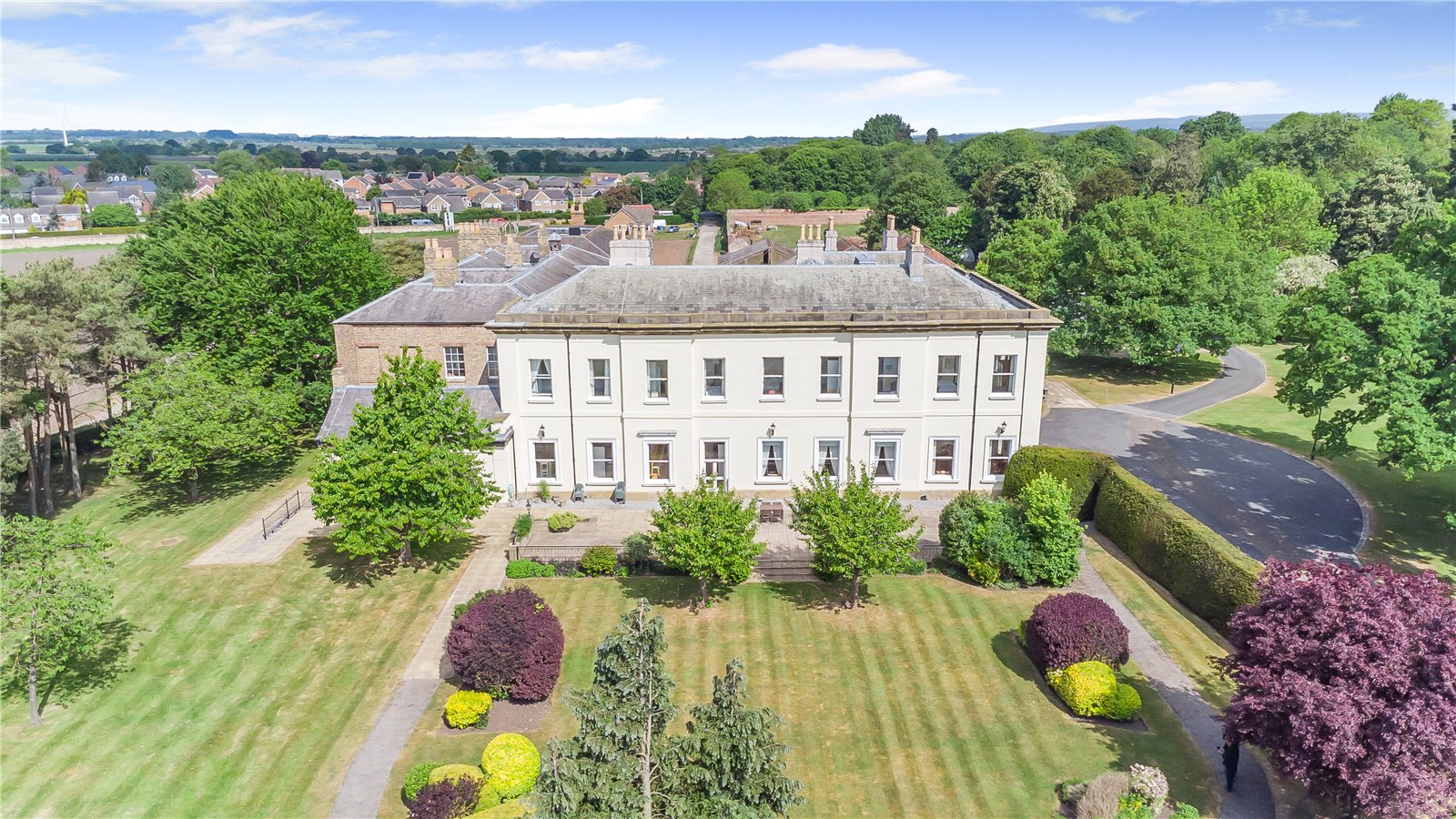 47 bedroom detached house for sale 0