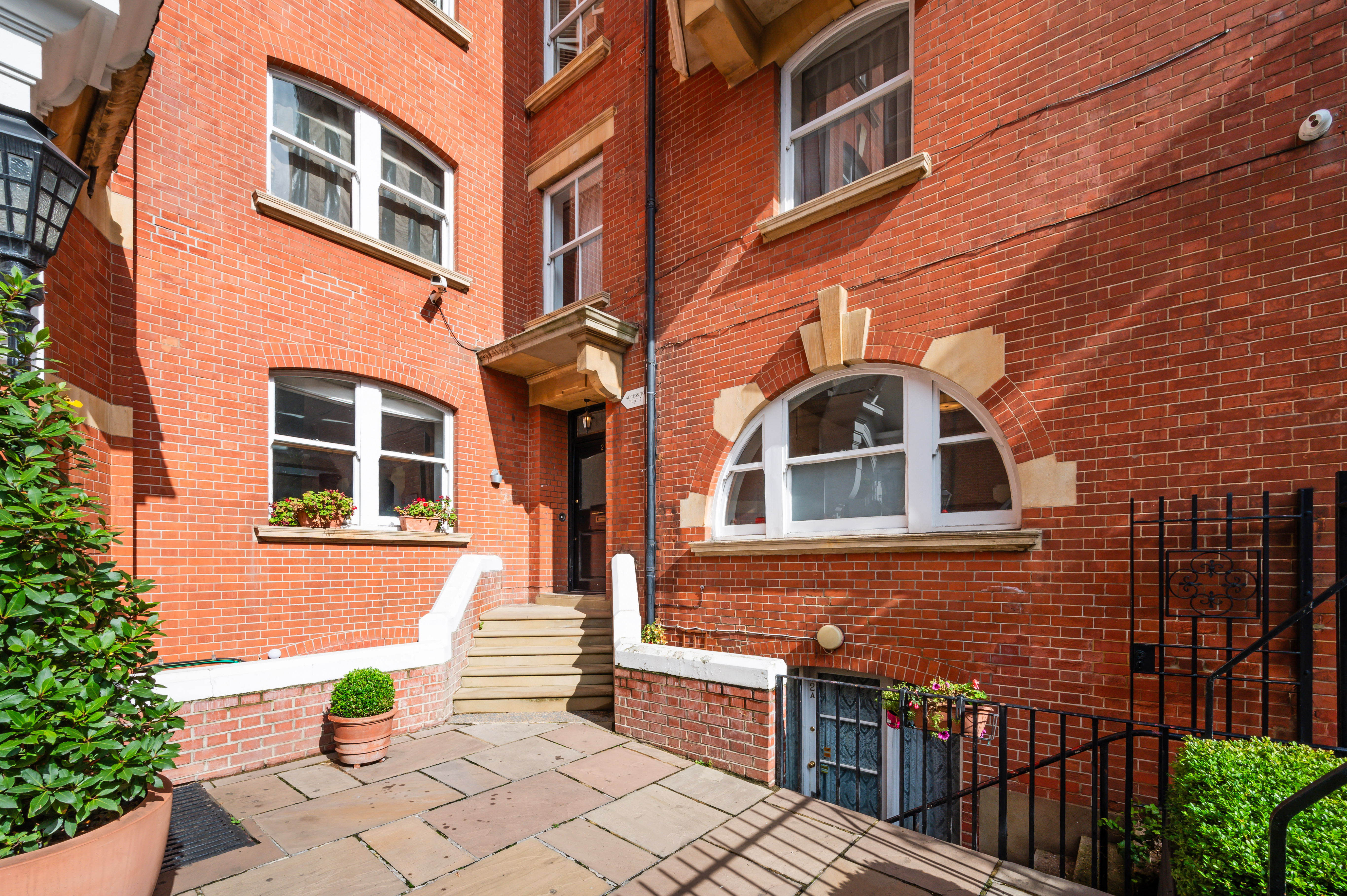 2 bedroom flat for sale 0