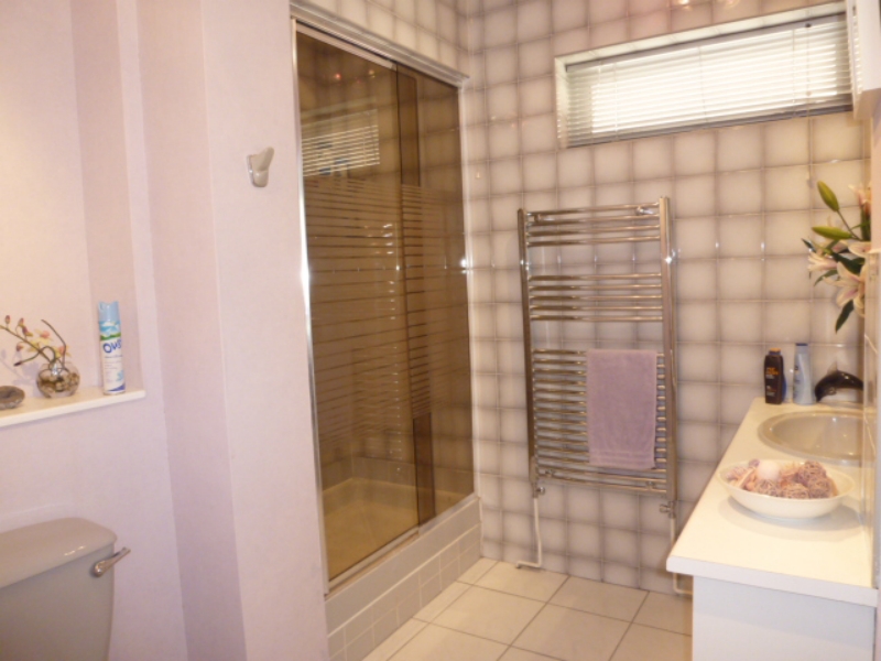 Free property report 3 Tradescant Drive, Meopham, Gravesend, DA13 0EL