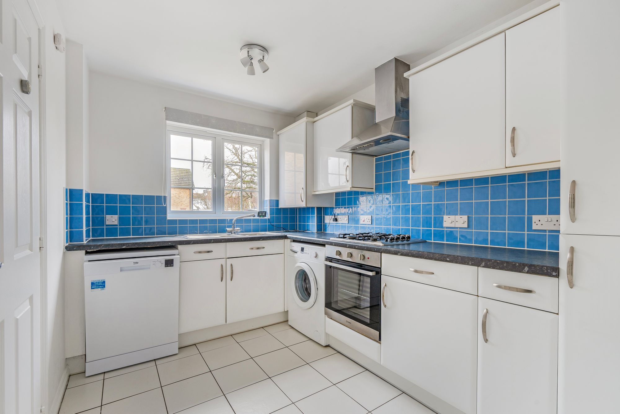 8 The Meadows, Chichester photo 4