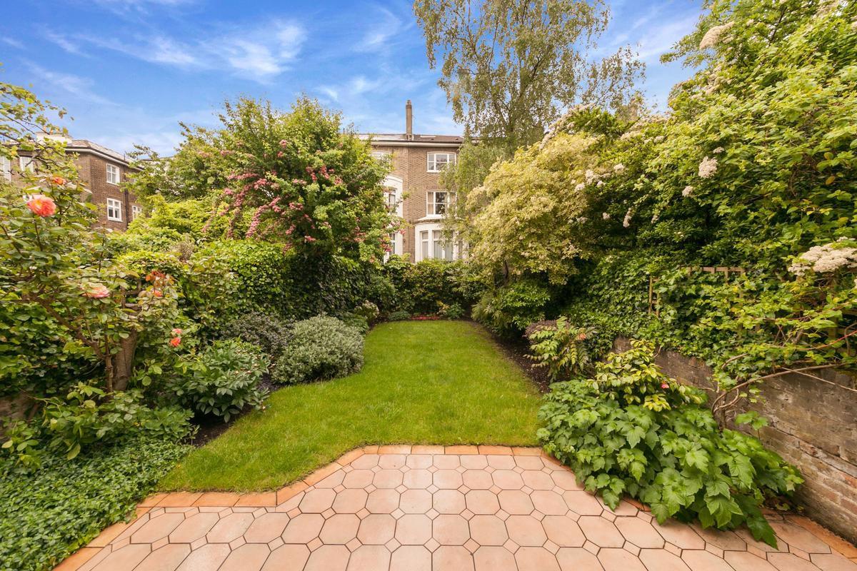 4 bedroom semi-detached house for sale 0