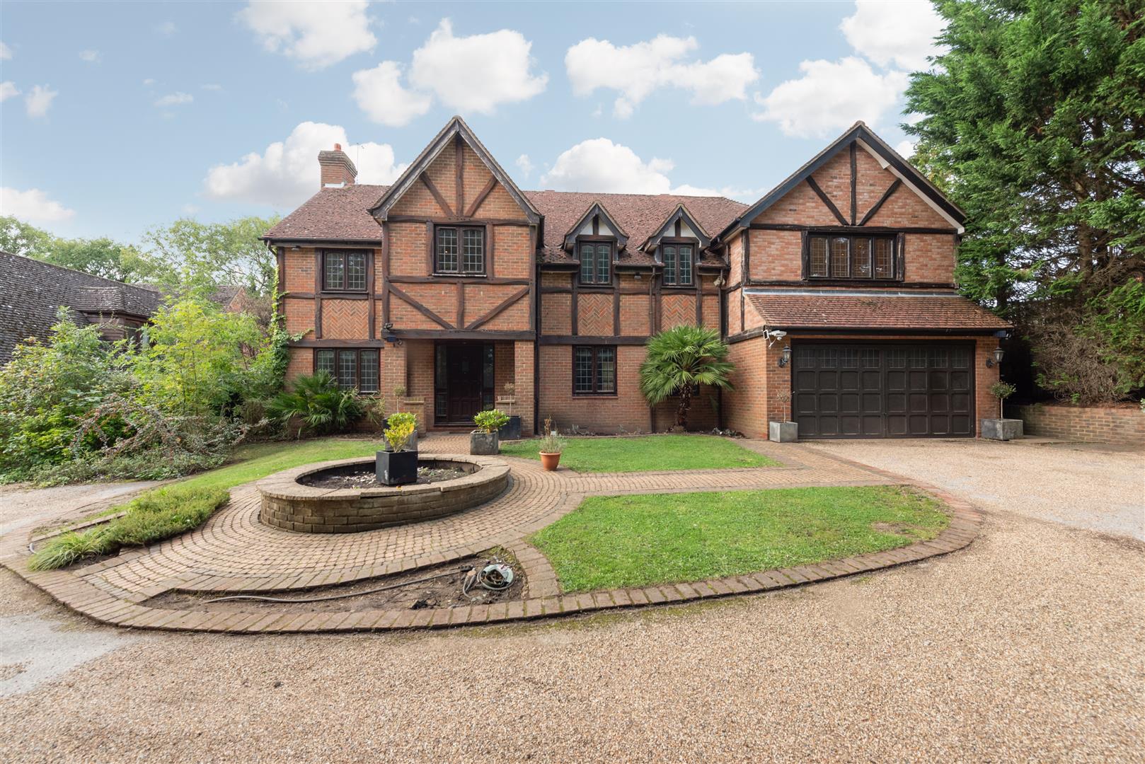 6 bedroom property for sale 0