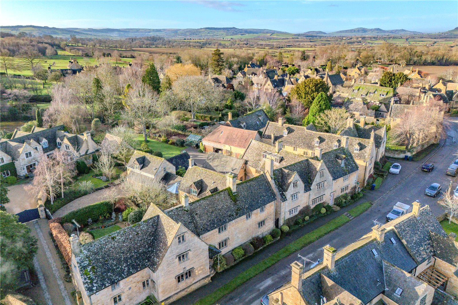 4 bedroom semi-detached house for sale 0