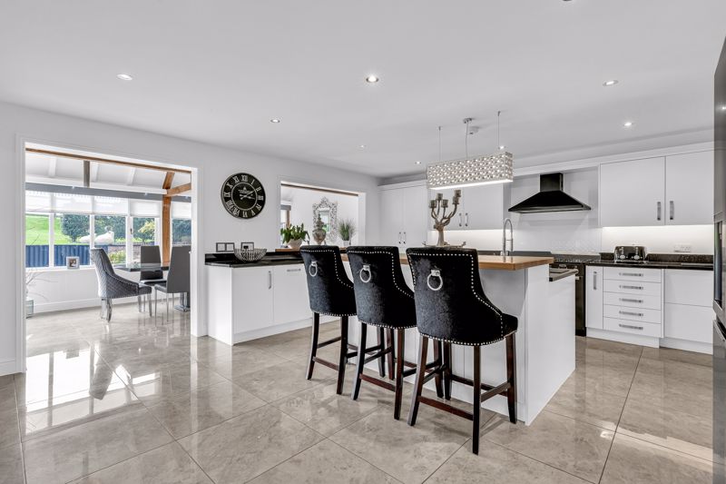 5 bedroom semi-detached house for sale 0