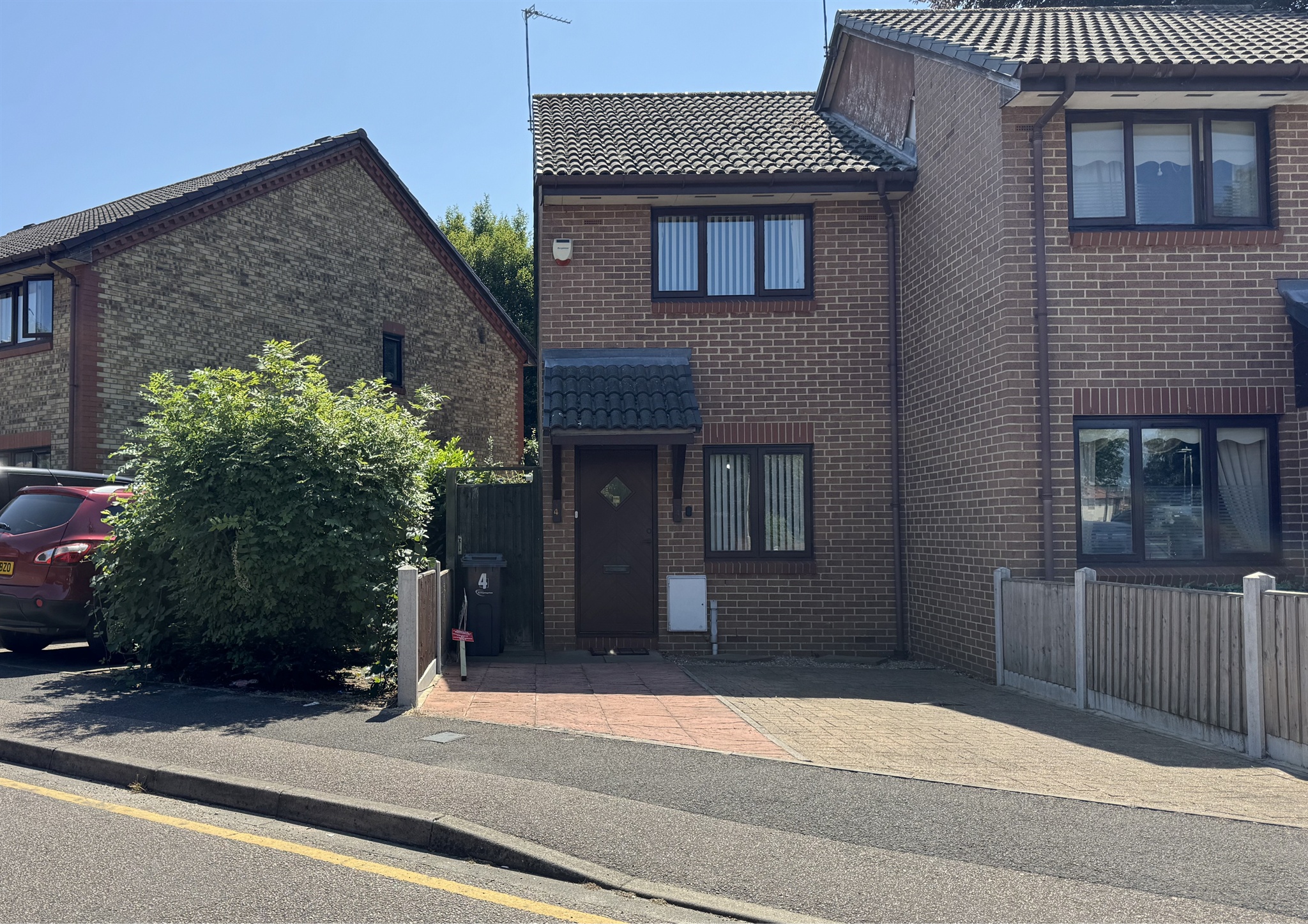 4, Waterside Close, Barking photo 2