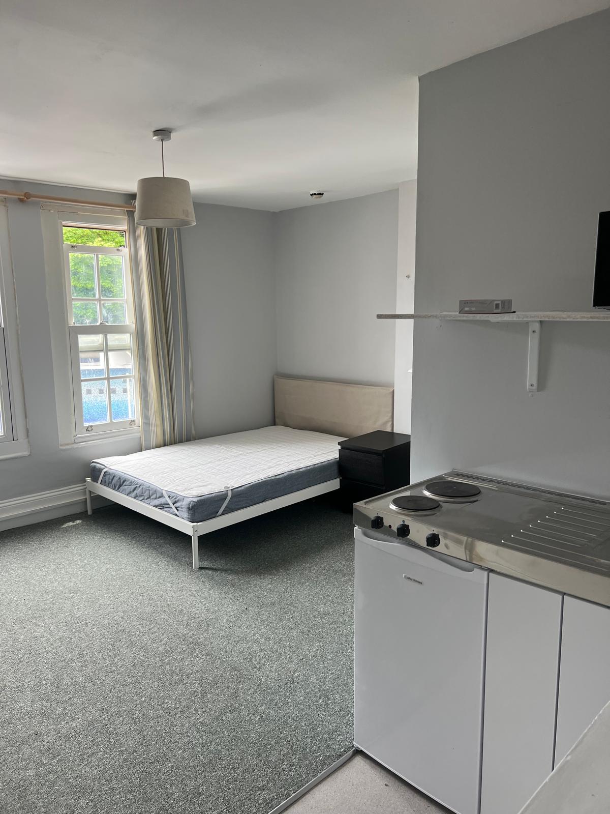 Room 6 99, Cheriton Road, Folkestone photo 5