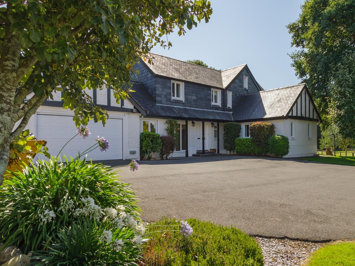7 bedroom detached house for sale 0