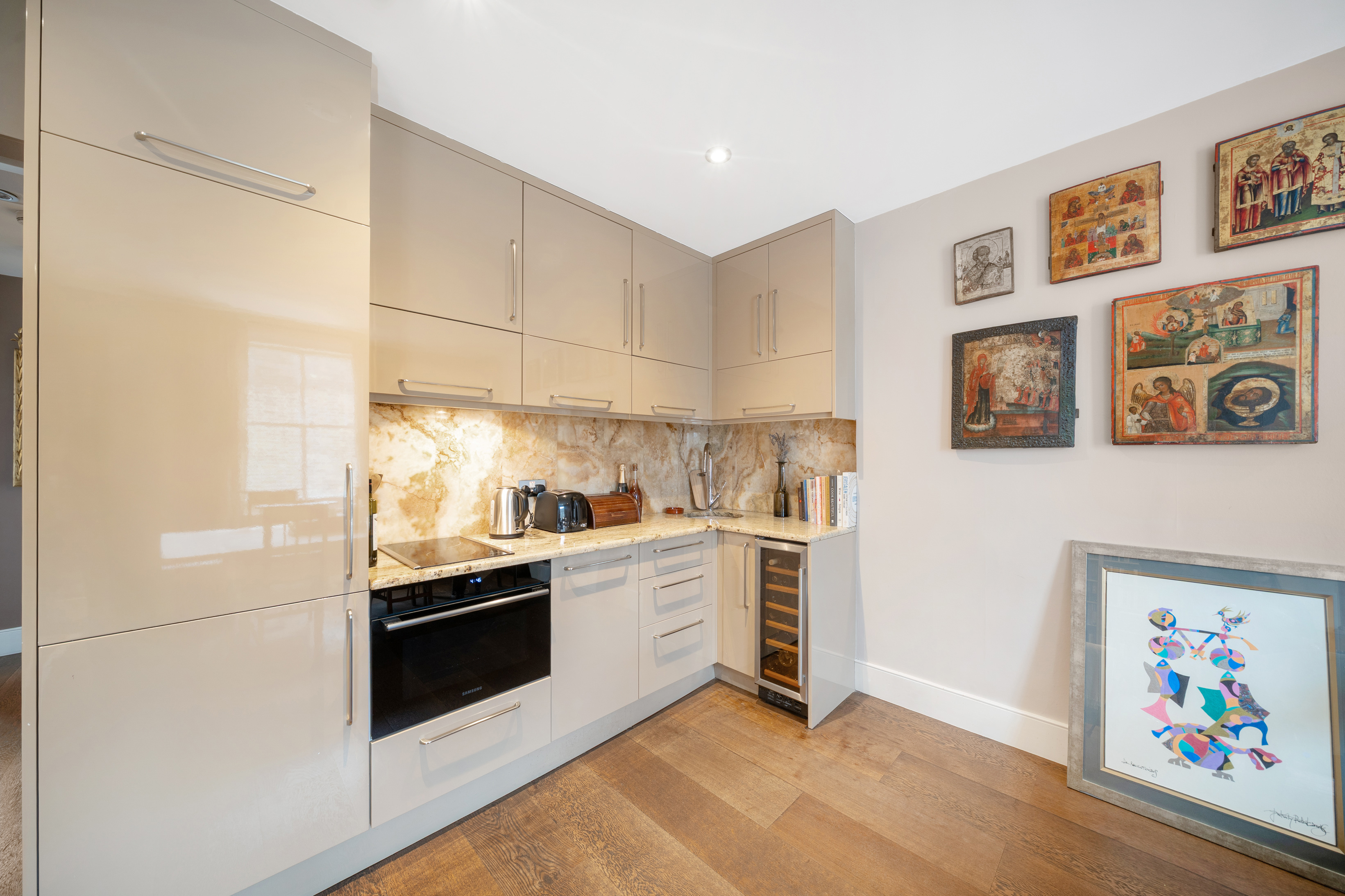 2 bedroom flat for sale 0