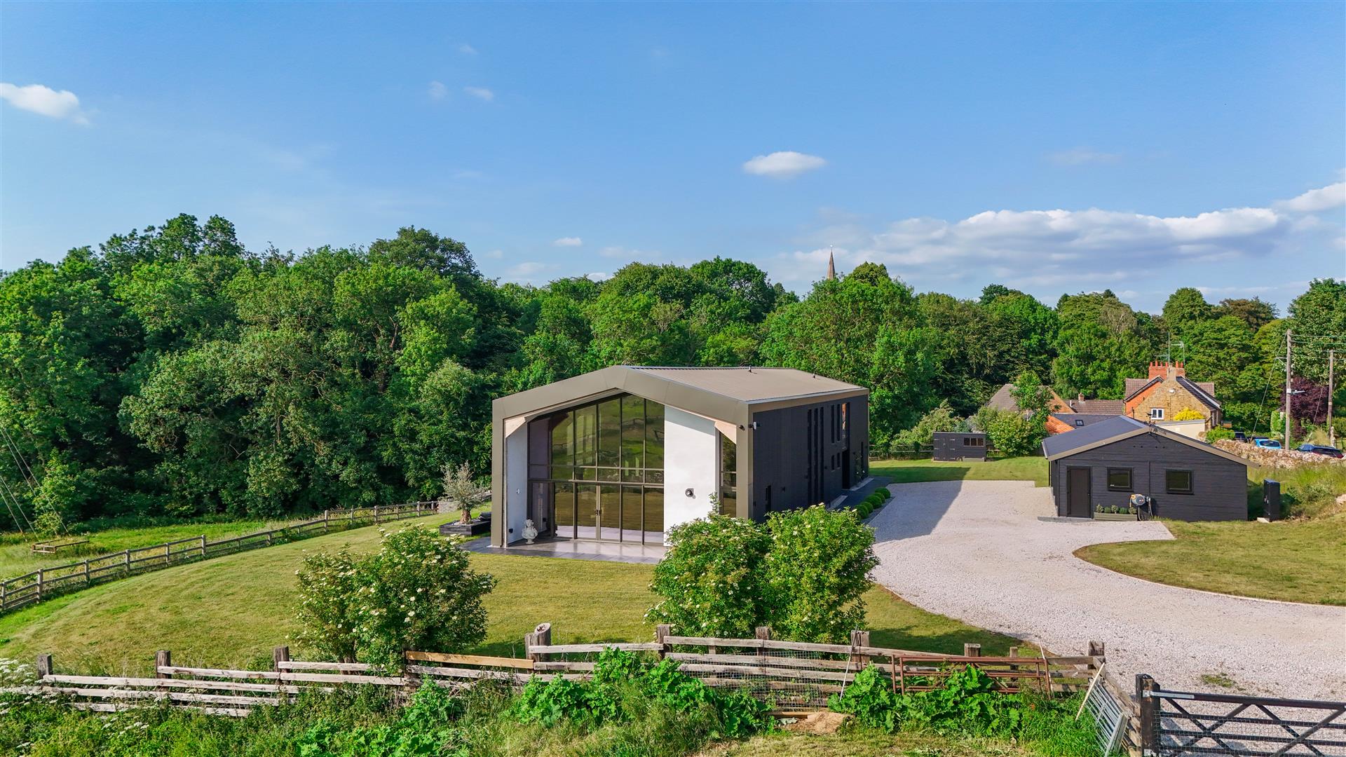 Photo inspiration: Picture Idea: 5 Bedroom Barn Conversion For Sale