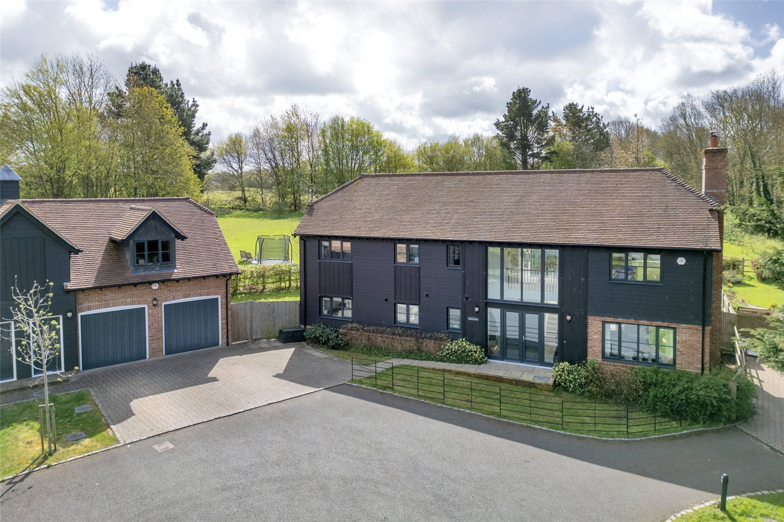5 bedroom detached house for sale 0