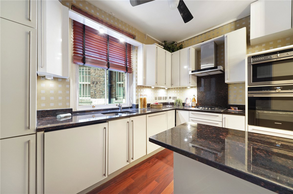 3 bedroom flat for sale 0