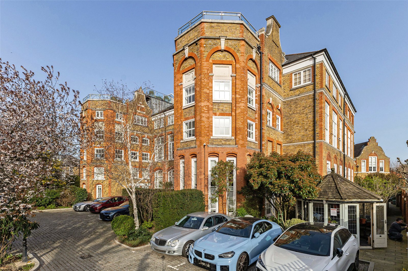 3 bedroom flat for sale 0