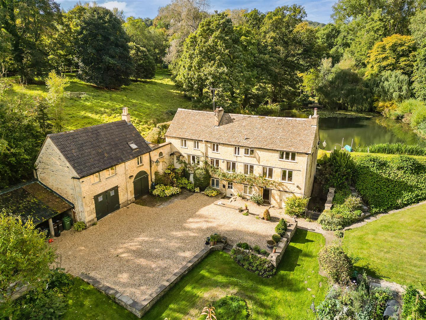 5 bedroom detached house for sale 0