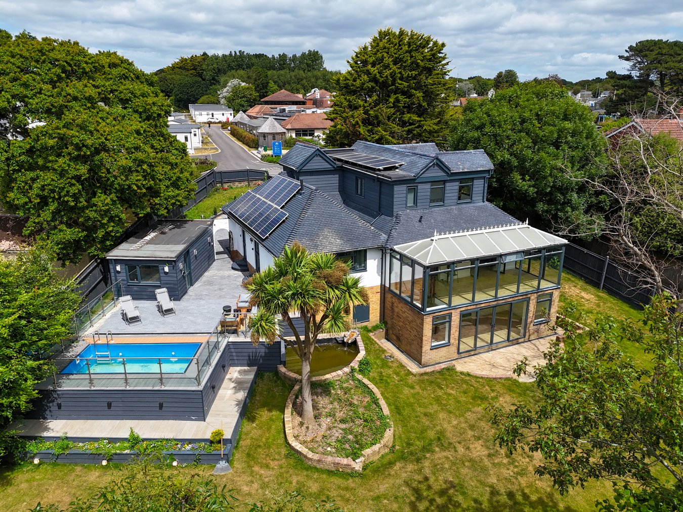 5 bedroom detached house for sale 0