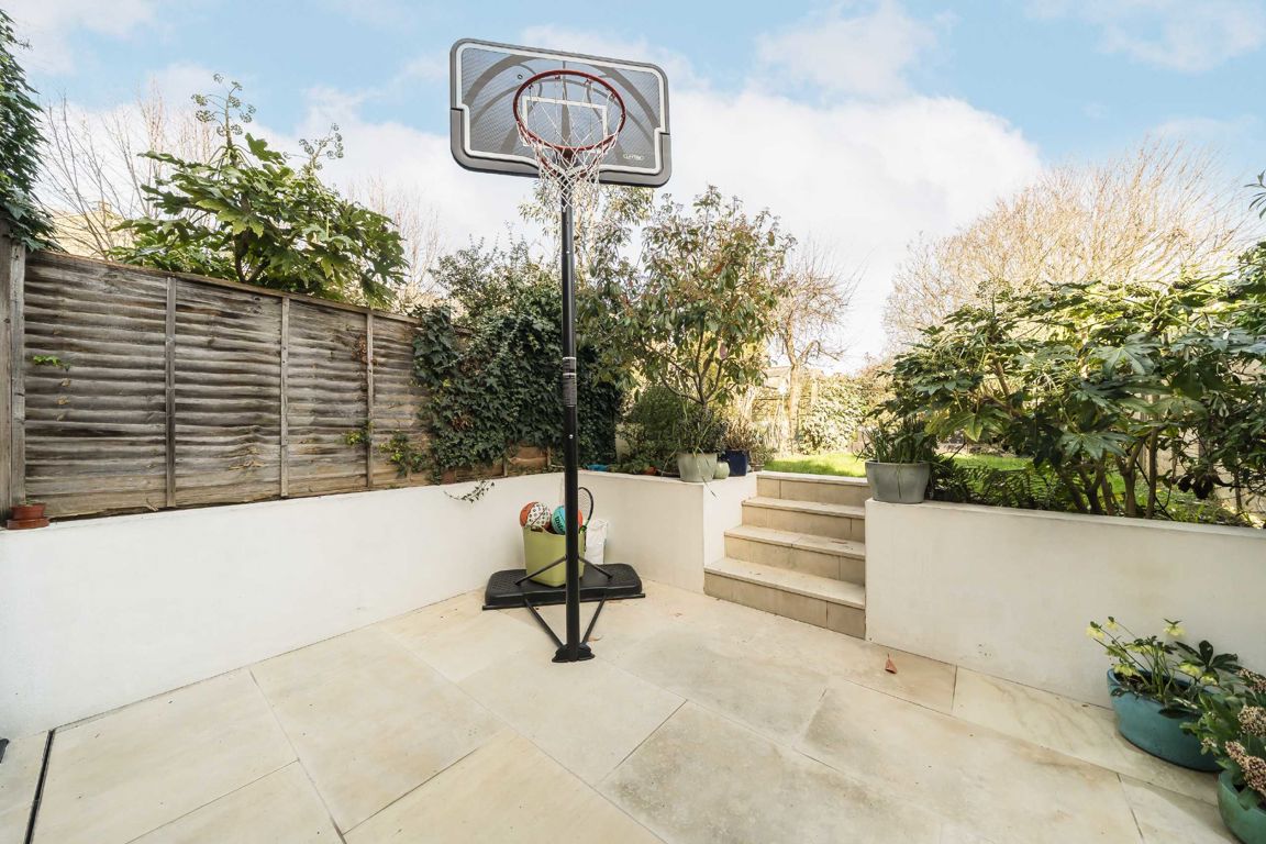 4 bedroom terraced house for sale 0