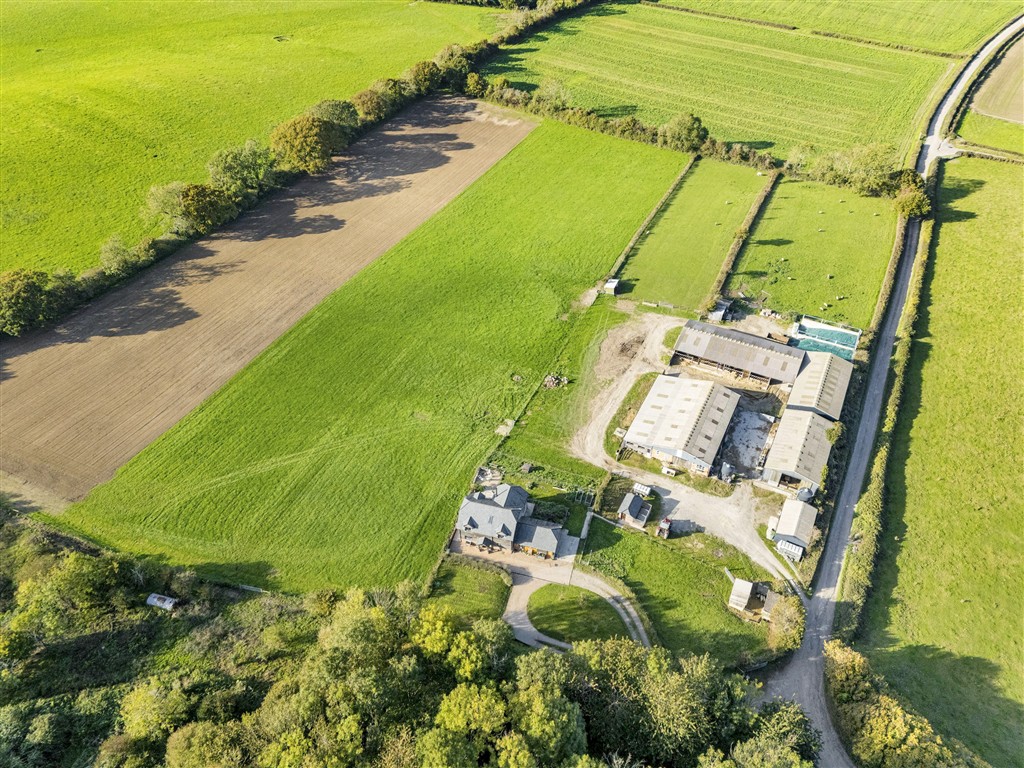 5 bedroom detached house for sale 0