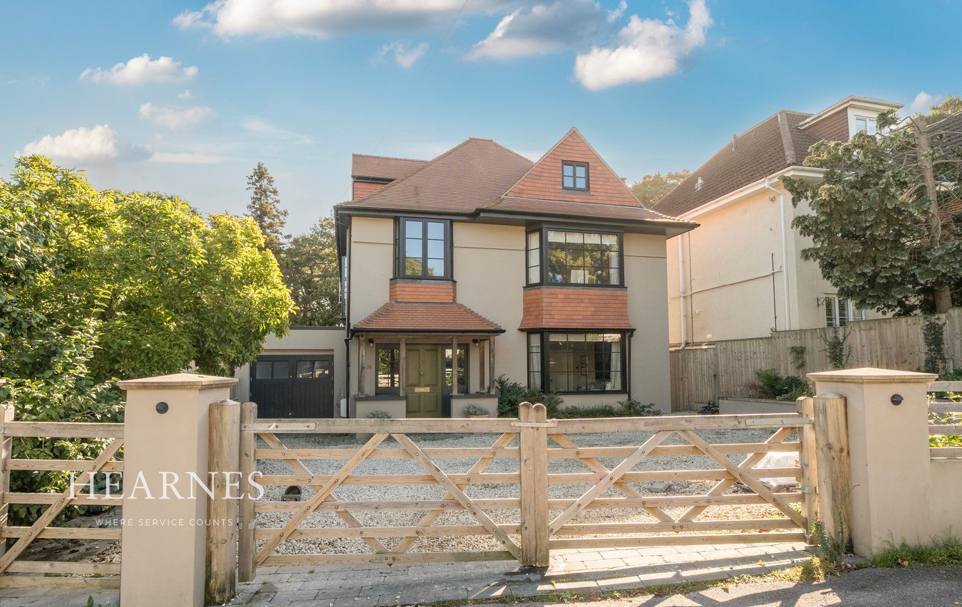 5 bedroom detached house for sale 0