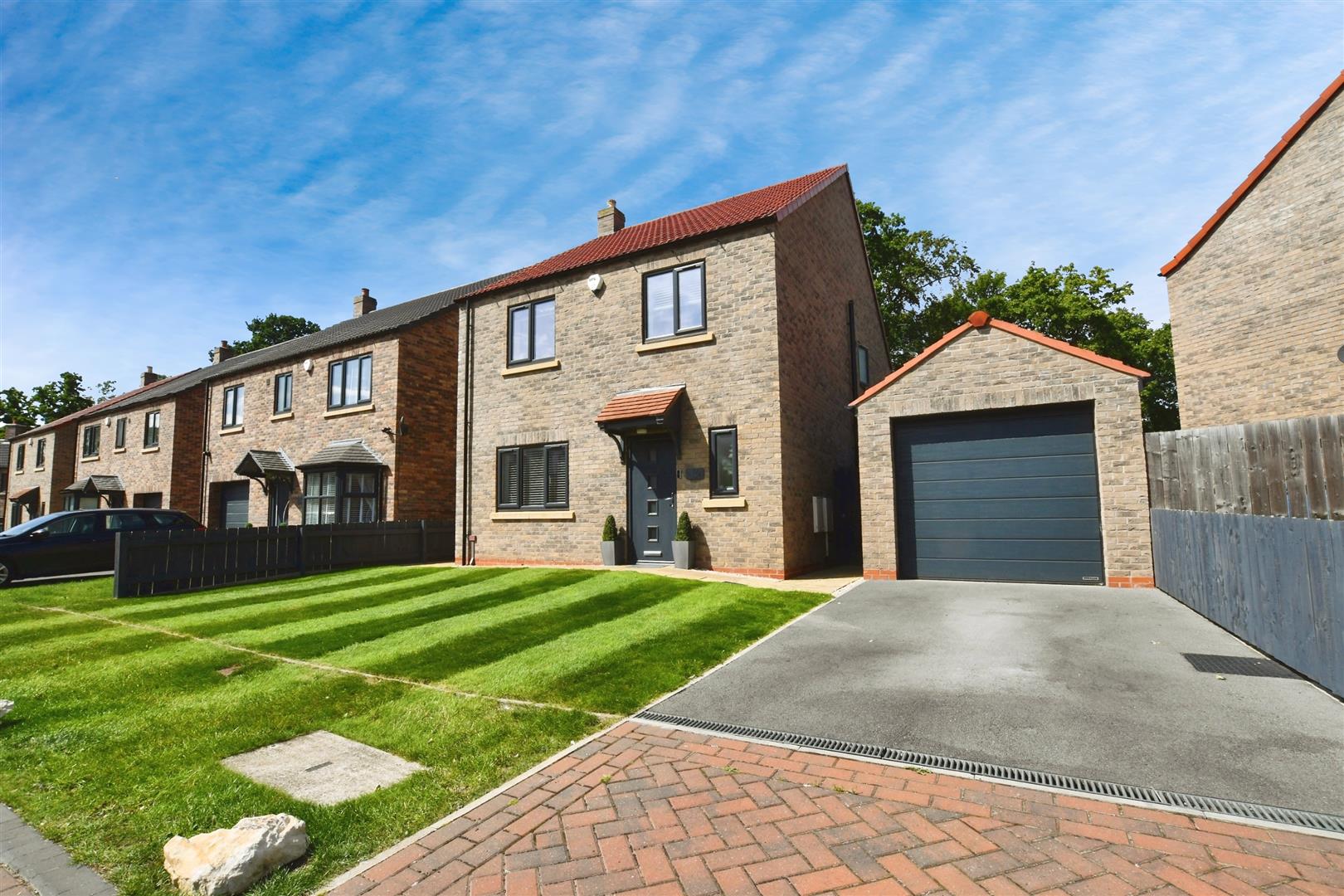 4-bed detached on Woodside, Hull HU8, £318,000