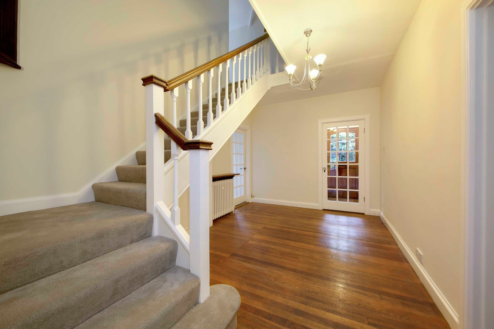 6 bedroom detached house for sale 0