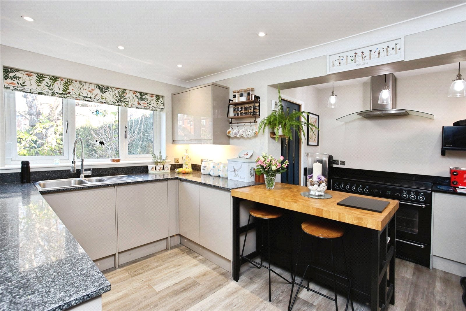5, Queens Court, Hawkhurst photo 4