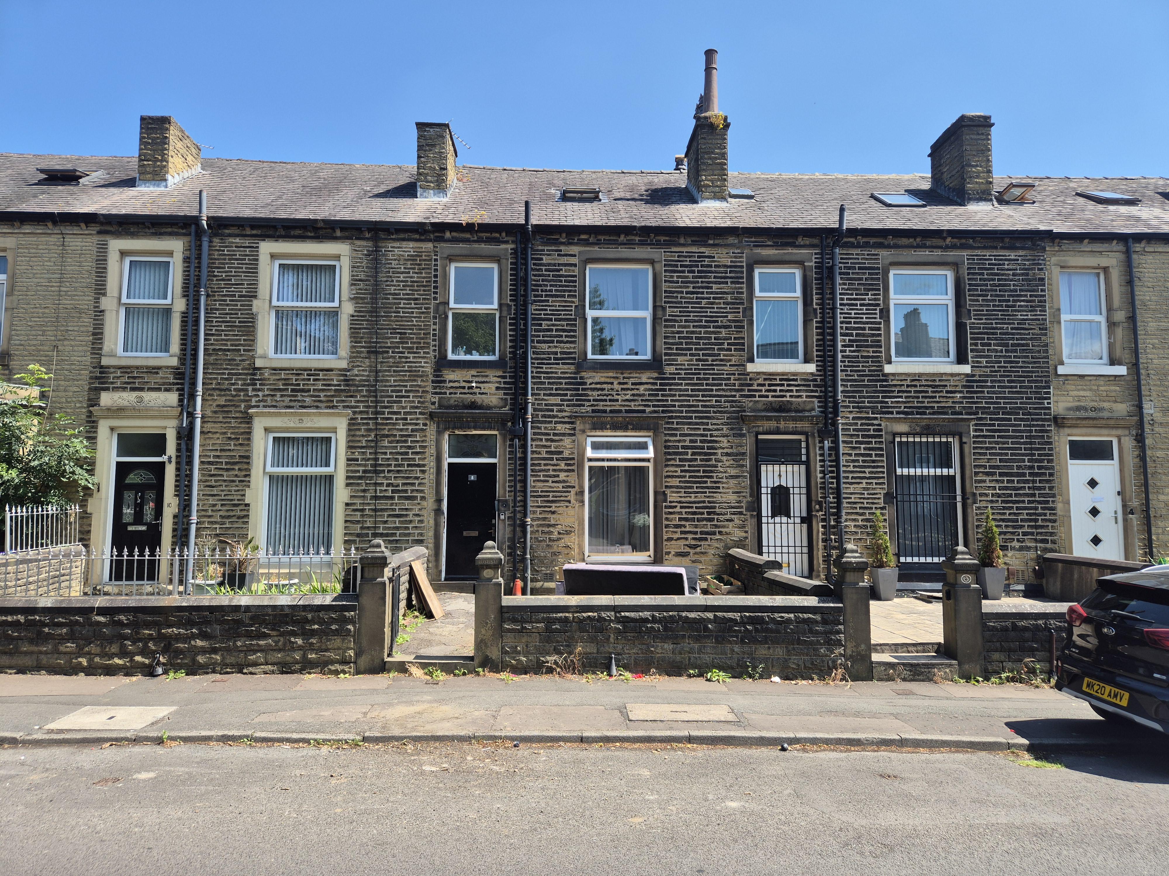 8, Arnold Avenue, Huddersfield photo 5